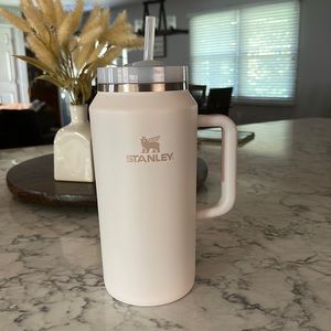 Stanley 64oz Quencher